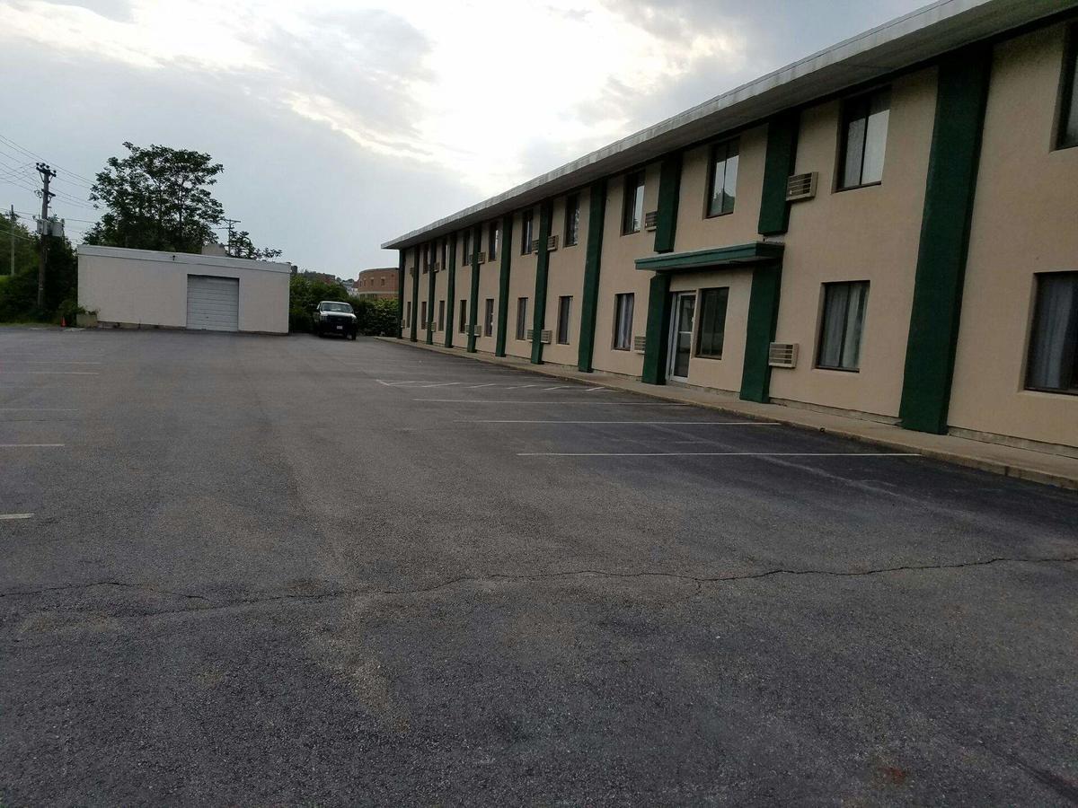 Woonsocket Motor Inn Exterior photo
